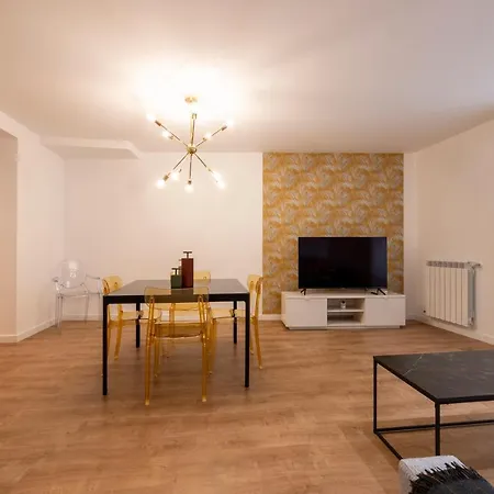 Dwo Abaster Apartment