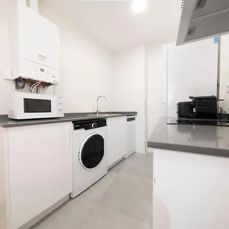 Dwo Abaster Apartment