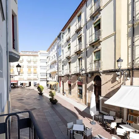 Dwo Abaster Apartment