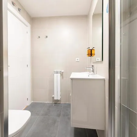 Dwo Abaster Apartment